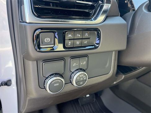 New 2026 GMC Yukon XL Elevation image 17