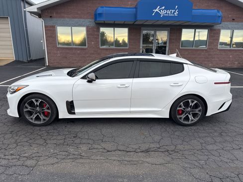 Used 2019 Kia Stinger GT2 image 3