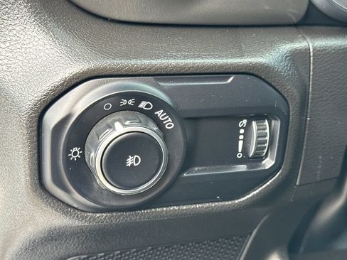 Used 2023 Jeep Wrangler Unlimited Sahara AWD/4WD image 27