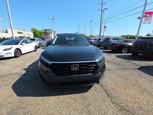 Used 2023 Honda CR-V LX image 3
