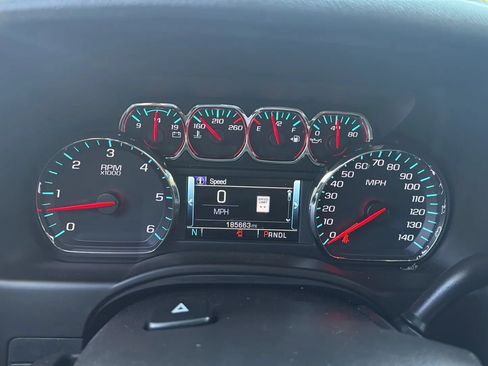 Used 2018 Chevrolet Suburban LT AWD/4WD image 18