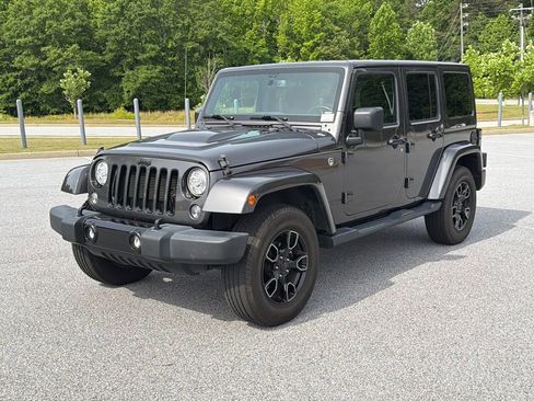 Used 2018 Jeep Wrangler Unlimited Sahara AWD/4WD image 3