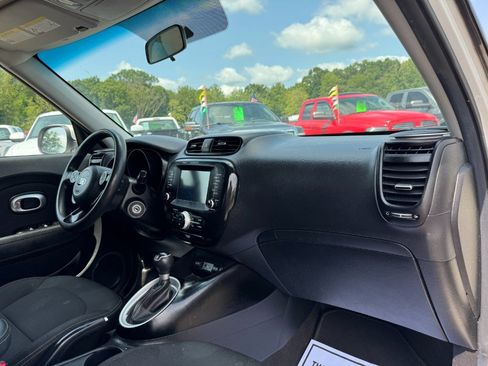 Used 2018 Kia Soul + FWD image 20