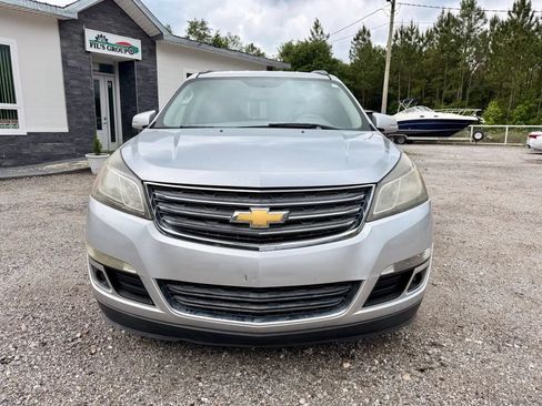 Used 2017 Chevrolet Traverse LT w/ Style and Technology Package FWD image 3
