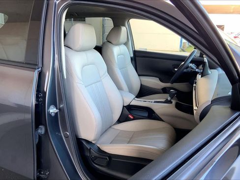 Used 2023 Honda HR-V EX-L image 9