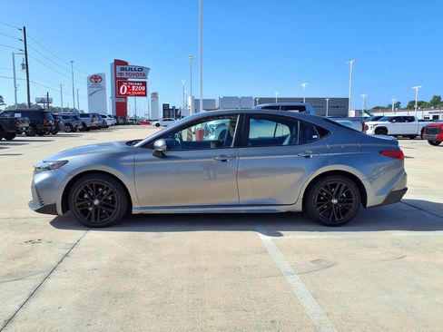 Certified 2025 Toyota Camry SE FWD image 8