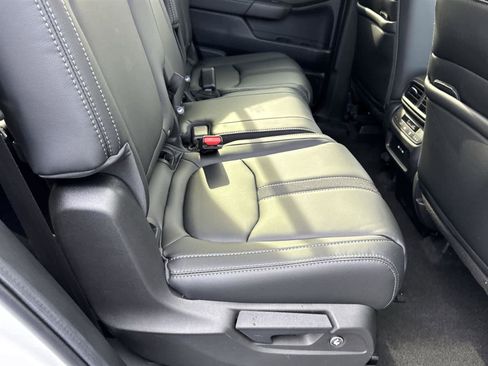 Used 2025 Honda Pilot Touring image 16