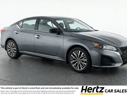 Used 2025 Nissan Altima 2.5 SV FWD image 1