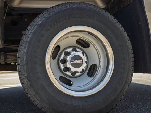 Used 2004 GMC Sierra 3500 SLT w/ Heavy-Duty Power Package AWD/4WD image 32