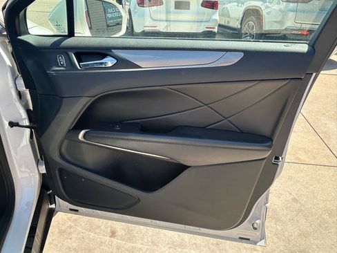 Used 2017 Lincoln MKC Select w/ Select Plus Package AWD/4WD image 16