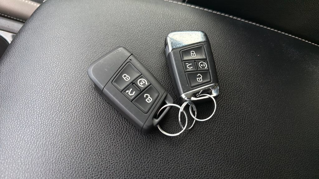 Used 2021 Volkswagen Atlas SEL AWD/4WD image 38