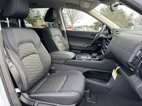 New 2026 Nissan Pathfinder SV image 9