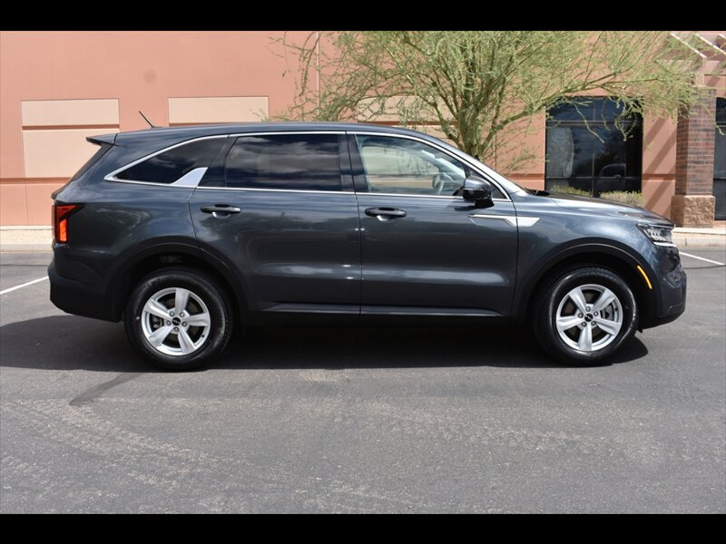 Used 2022 Kia Sorento LX AWD/4WD image 1