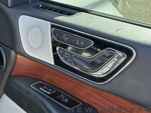 Used 2020 Lincoln Navigator Reserve w/ Equipment Group 208A Reserve AWD/4WD image 12