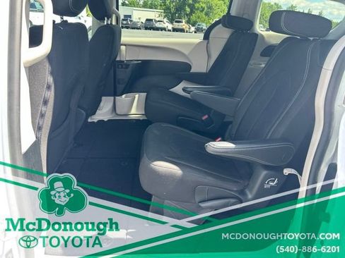 Used 2023 Chrysler Voyager LX FWD image 10