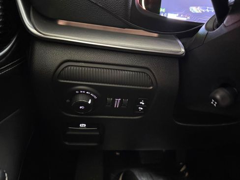 Used 2024 Jeep Wagoneer L Series II AWD/4WD image 37