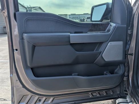 Used 2022 Ford F150 Lariat w/ Equipment Group 502A High image 10