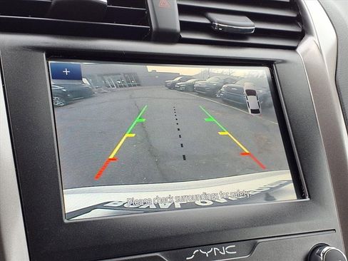 Used 2020 Ford Fusion SE image 8