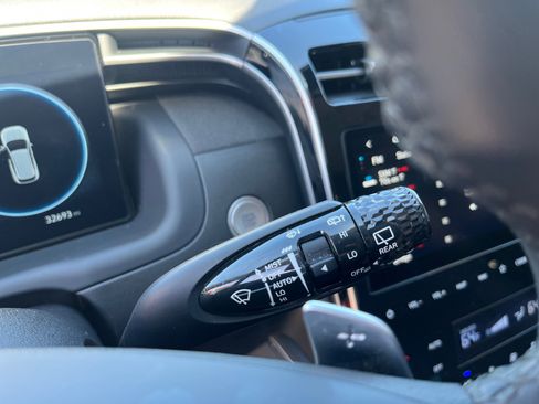 Used 2023 Hyundai Tucson Limited image 11