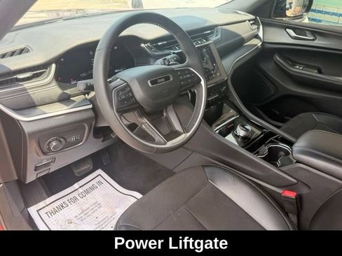 Used 2023 Jeep Grand Cherokee Altitude AWD/4WD image 8