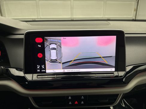 Used 2024 Volkswagen Atlas Cross Sport SEL Premium R-Line image 16