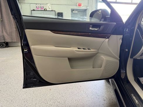 Used 2014 Subaru Legacy 2.5i Limited w/ Moonroof Package AWD/4WD image 8