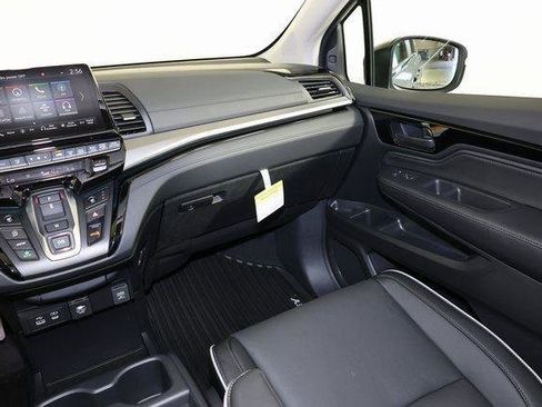 New 2026 Honda Odyssey Touring image 9