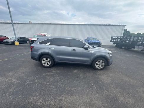 Used 2023 Kia Sorento LX FWD image 4