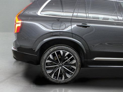 New 2025 Volvo XC90 B6 Plus w/ Protection Package Premier image 35