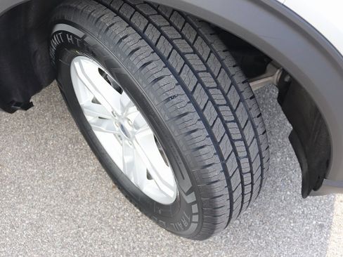 Used 2020 Ford Explorer XLT w/ Equipment Group 202A image 21