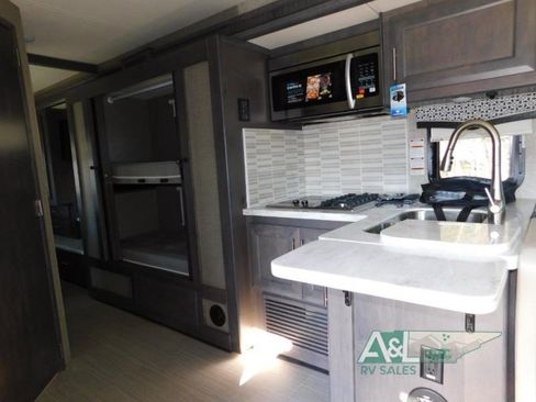 Used 2020 Ford F550 4x4 Regular Cab Super Duty w/ XLT Value Package image 8