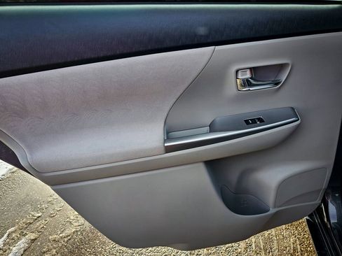 Used 2016 Toyota Prius V Two image 27