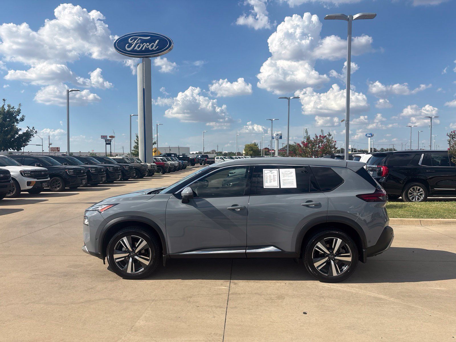 Used 2022 Nissan Rogue Platinum w/ Head-Up Display Package FWD image 2