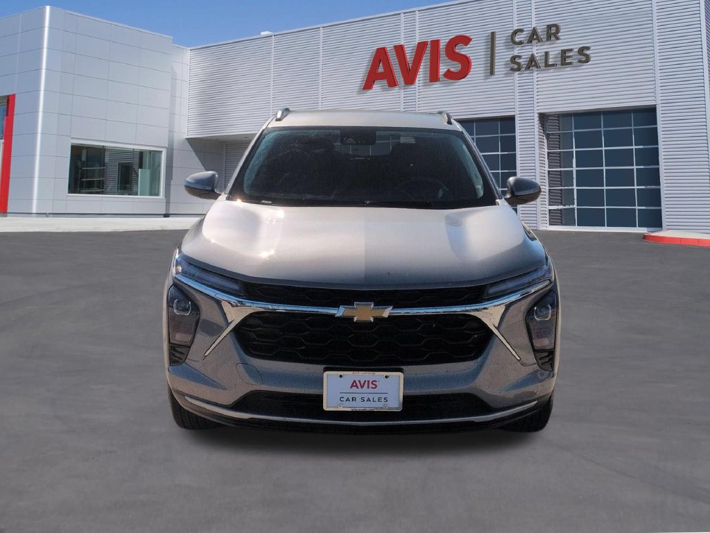 Used 2026 Chevrolet Trax LT FWD image 2