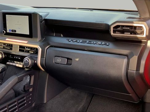 Used 2025 Toyota Tacoma SR AWD/4WD image 17