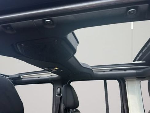 Used 2021 Jeep Wrangler Unlimited Rubicon AWD/4WD image 9