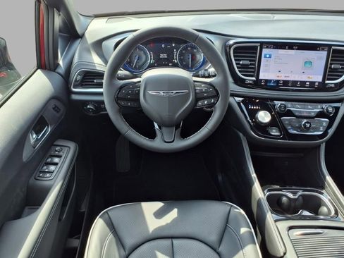 New 2026 Chrysler Pacifica Limited w/ S Appearance Package image 4