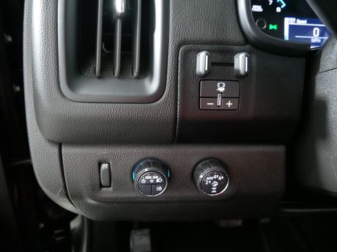 Used 2018 Chevrolet Colorado ZR2 w/ ZR2 Midnight Special Edition AWD/4WD image 26