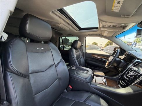 Used 2017 Cadillac Escalade Premium Luxury RWD image 36
