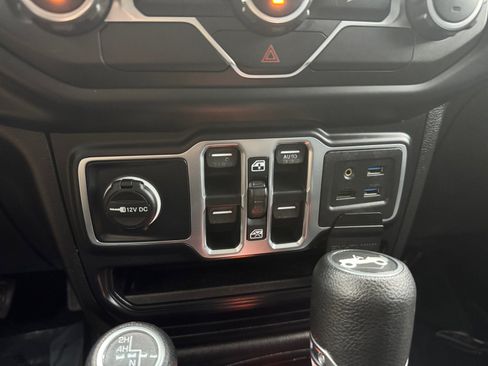 Used 2019 Jeep Wrangler Unlimited Sport S AWD/4WD image 21