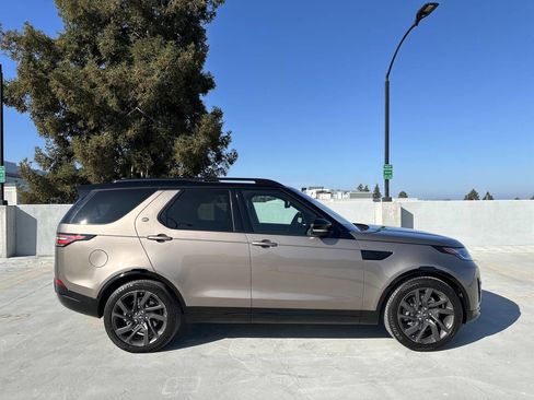 Used 2017 Land Rover Discovery HSE image 7