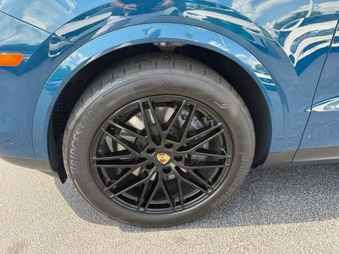 Used 2025 Porsche Cayenne AWD/4WD image 41