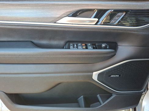 Used 2024 Jeep Wagoneer Series III image 23