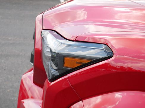 Certified 2025 Toyota Tacoma SR5 AWD/4WD image 16