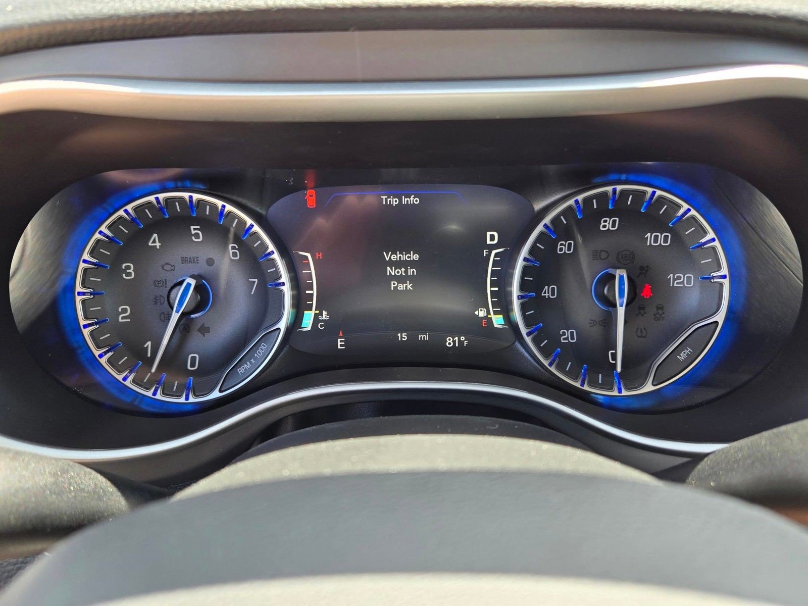 New 2027 Chrysler Pacifica Select w/ Family Tech Group AWD/4WD image 13
