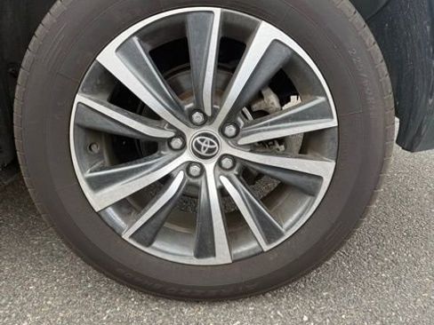 Certified 2023 Toyota Venza LE AWD/4WD image 12
