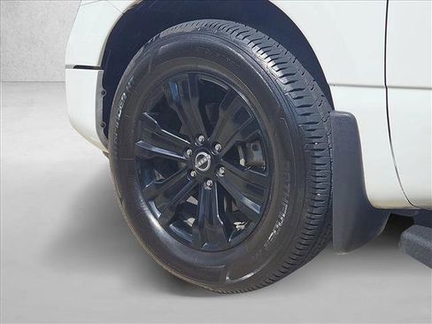 Used 2023 Nissan Titan SV w/ SV Convenience Package image 23