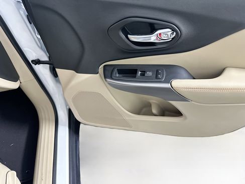 Used 2021 Jeep Cherokee Latitude image 29