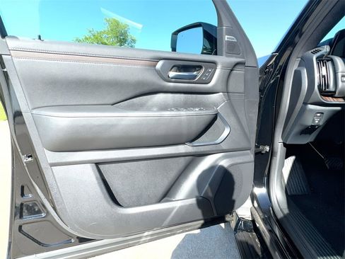 New 2025 Nissan Armada Platinum Reserve image 36