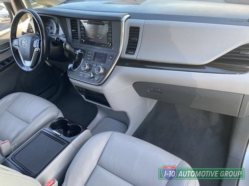 Used 2019 Toyota Sienna XLE FWD image 12